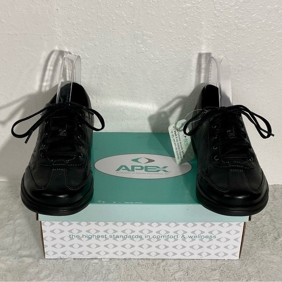 NEW Apex Robyn Petal Sneakers Women’s Size 9.5 Black Leather Cut Out Flowers - Picture 16 of 16